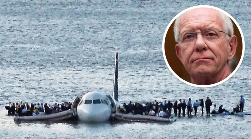 Gökyüzünde bulutların üzerinde süzülen ticari yolcu uçağı ABD sivil havacılık ve kaptan Chesley Sullenberger