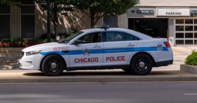 Chicago Polis Teşkilatı devriye aracı ve federal operasyon