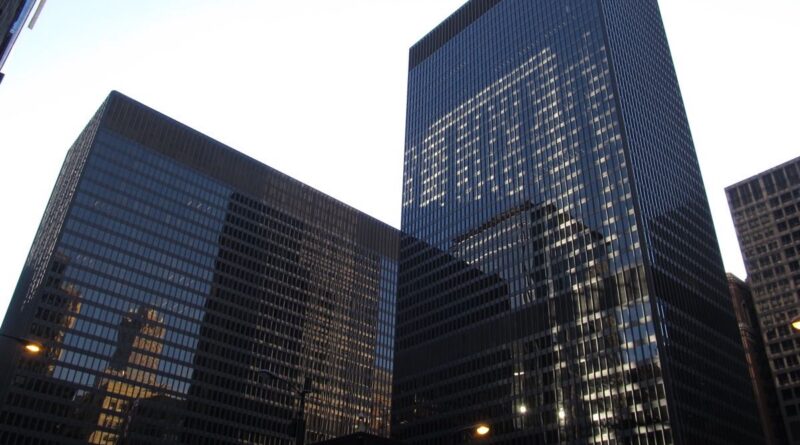 Chicago Adliyesi binası ve Burhan Özerdinç mahkeme dosyası