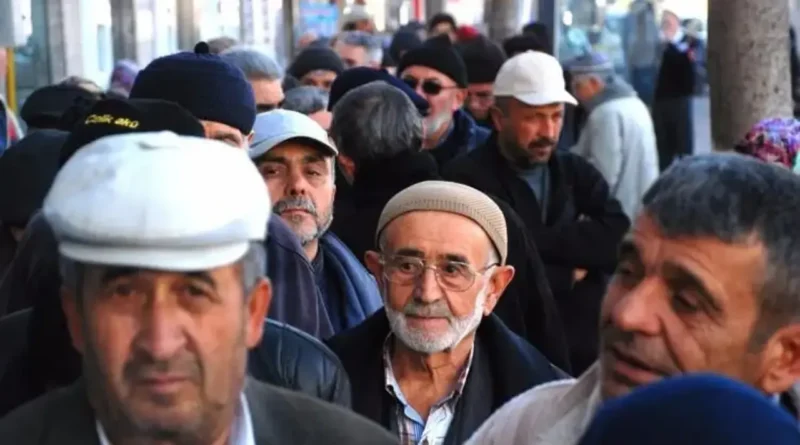 Amerika ve Türkiye arasında sosyal güvenlik primlerini birleştirerek çifte emeklilik hakkı kazanan bireyleri temsil eden huzurlu emeklilik görseli