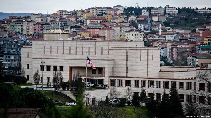 ABD'deki Türk konsolosluklarında pasaport, vekaletname ve dövizle askerlik işlemlerinde kullanılan resmi evrak ve imza süreci