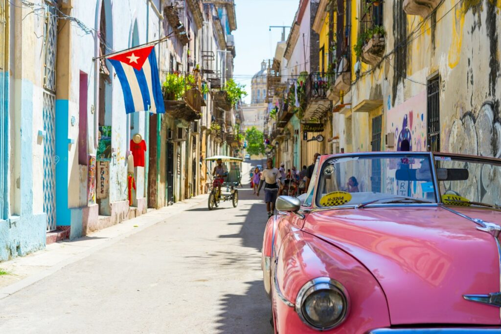Havana Küba sokakları ve tarihi kolonyal mimari seyahat kısıtlamaları haber görseli