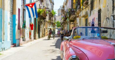 Havana Küba sokakları ve tarihi kolonyal mimari seyahat kısıtlamaları haber görseli