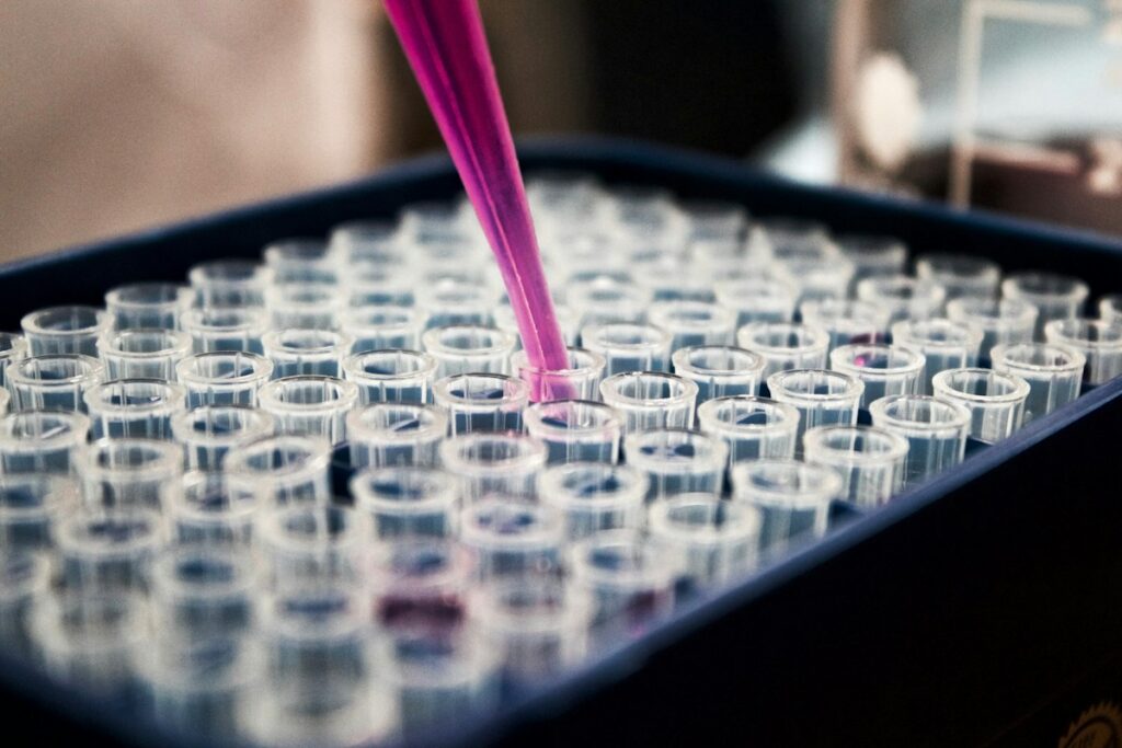 Biyoteknoloji laboratuvarinda mrna kanser arastirmasi ve bilimsel calisma