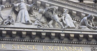 New York Wall Street finans bölgesinde Türk ekonomi yönetimi ve Amerikan yatırım fonlarının katılımıyla gerçekleştirilen 19. Türkiye Yatırım Konferansı haber görseli.