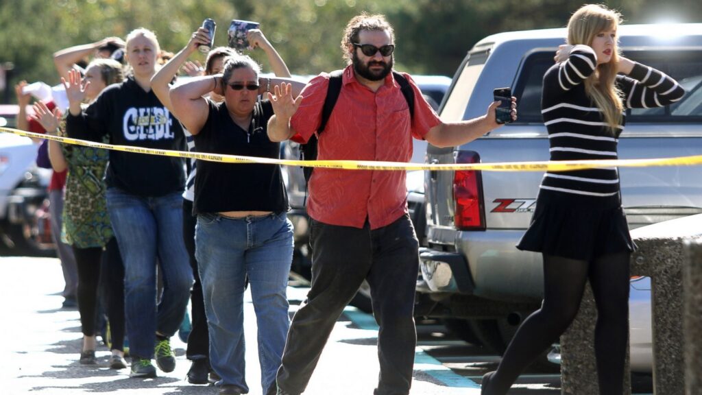 Oregon ilkokul saldırısı polis olay yeri güvenlik şeridi