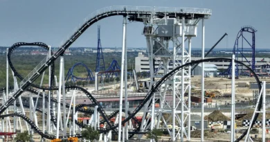 Six Flags hiz treni kazasi ve roller coaster raylari