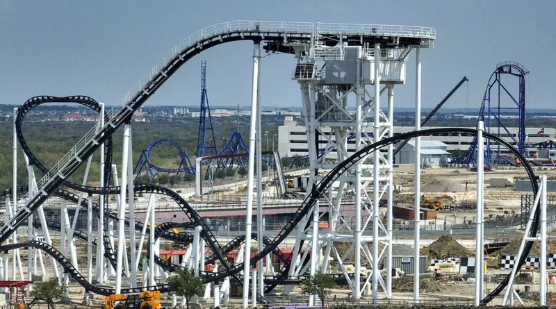 Six Flags hiz treni kazasi ve roller coaster raylari