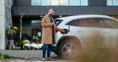 ABD pazarında SUV satışları ve akaryakıt fiyatları grafiği