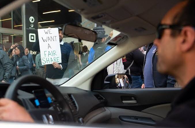 Amerika'da Uber ve DoorDash yapan sürücünün araç içi teslimat ve navigasyon ekranı